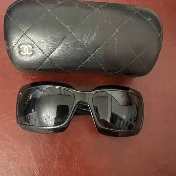 Chanel Mother of Pearl Sunglasses (Authentic) - Picture 3 of 7